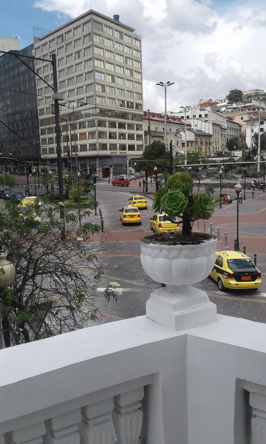 Hostal Mediodia Quito Luaran gambar