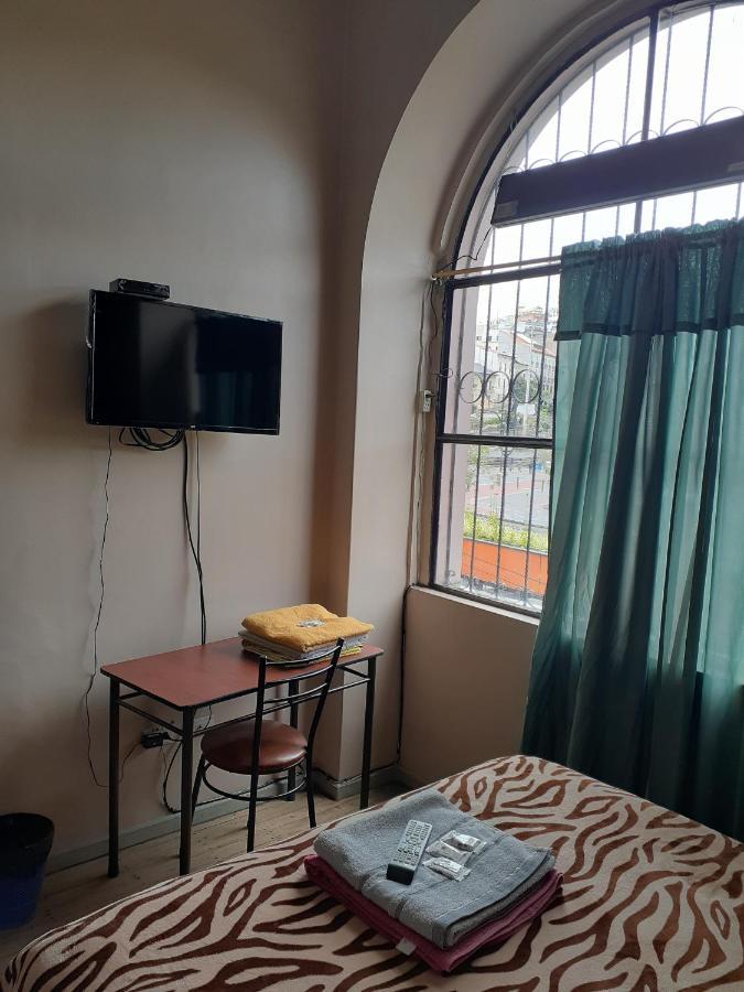 Hostal Mediodia Quito Luaran gambar