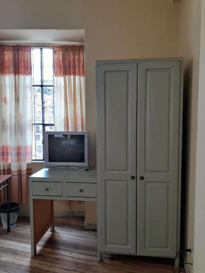 Hostal Mediodia Quito Luaran gambar
