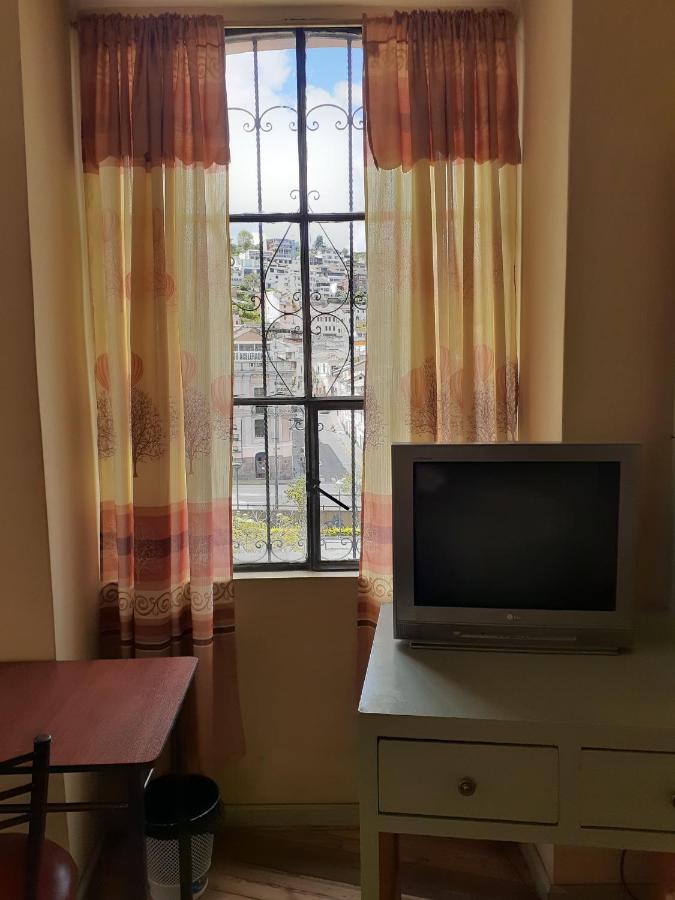 Hostal Mediodia Quito Luaran gambar